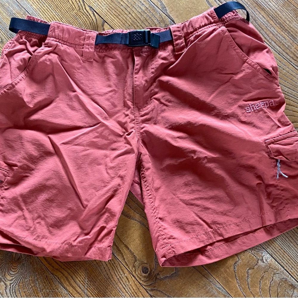 Red Cargo Shorts with Relaxed Fit and Quick-Dry Fabric